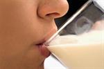 یک لیوان شیر ۱۳ ماده مغذی برای کودکان دارد/ توصیه به والدین