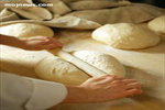 سهمیه خمیرمایه نانوایان دست دلالان چه می کند؟| رقابت در تولید نان واقعی نیست