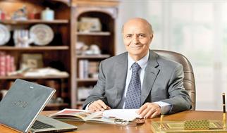 تجلیل از حاج علی نجاتی، مدیرعامل گروه صنعتی نجاتی (آناتا) در روز ملی صنعت و معدن + زندگینامه